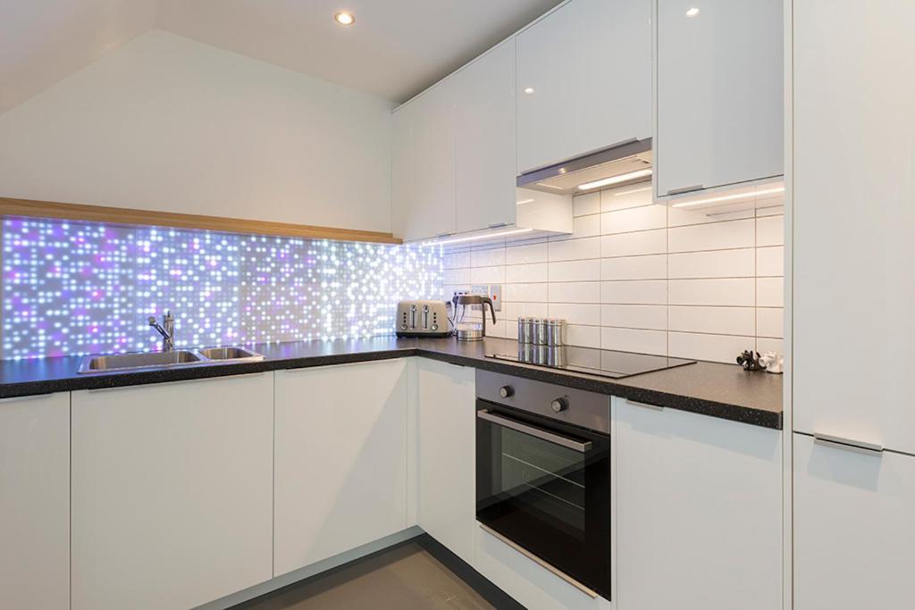 - Edinburgh - Apartment With Balcony And Free, Secure Garage Parking المظهر الخارجي الصورة
